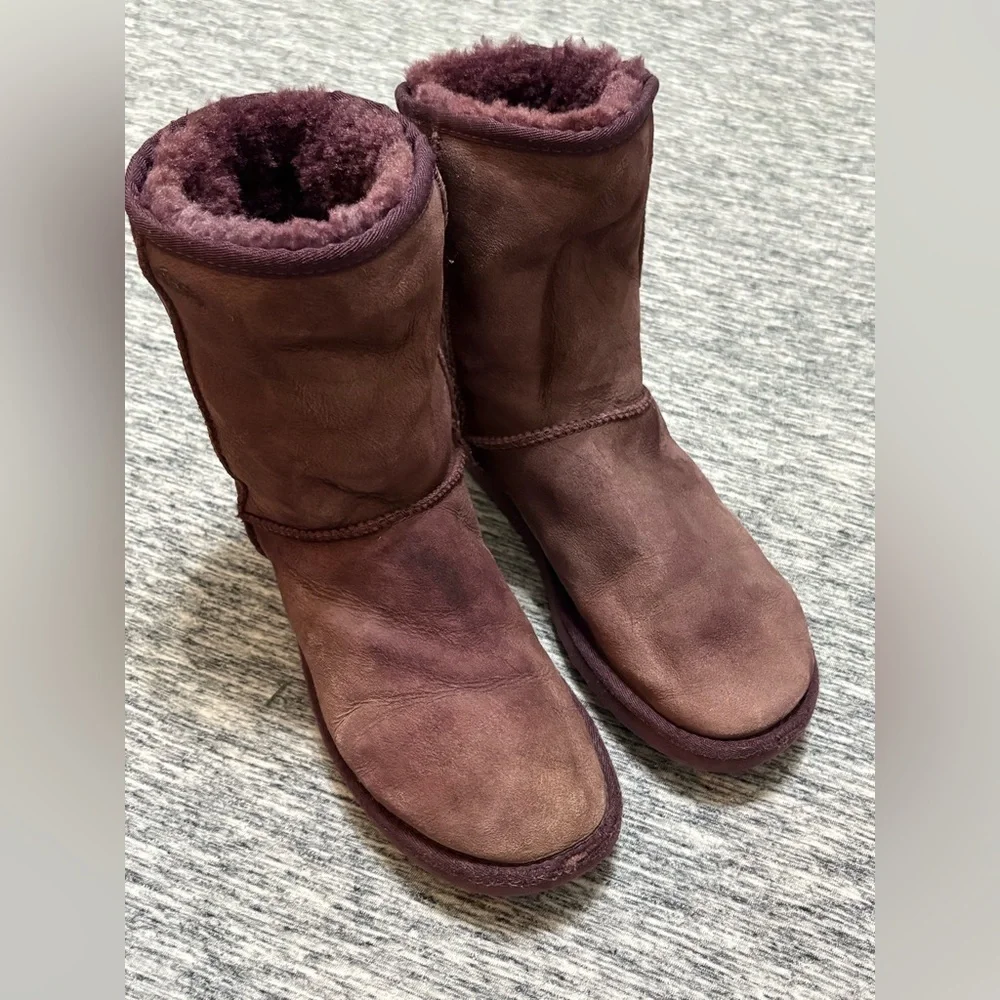 UGG Classic Short Boots Ladies 8 - Picture 5 of 8